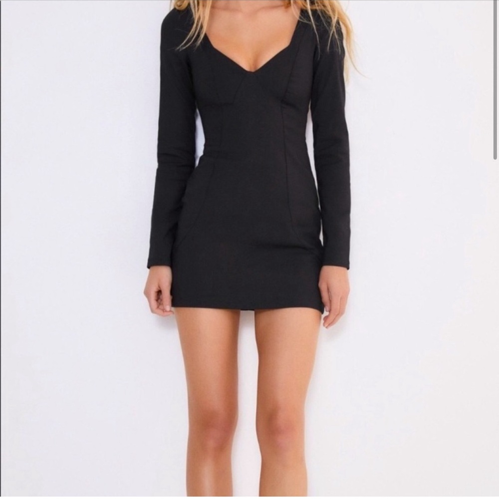 🎀ZARA🎀 classy black v-neck mini dress